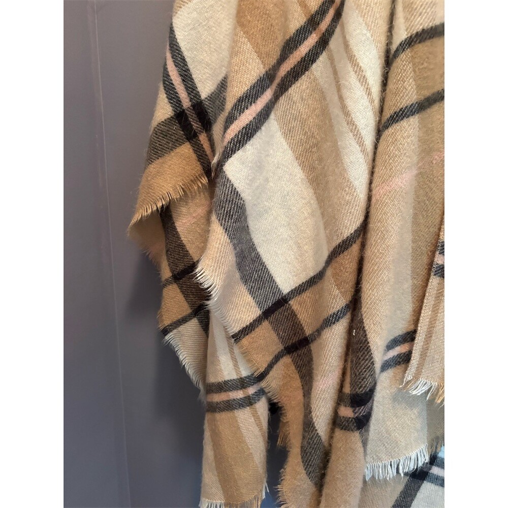 Old Navy Shawl Wrap Womens One Size Beige Plaid Fringe Open Front Soft - Picture 3 of 6